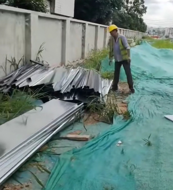 C款鋼圍擋310米發貨到惠州工地-旭東圍擋為粵港澳大灣區城市更新服務