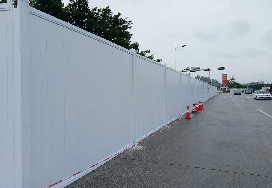 旭東鋼構(gòu)PVC圍擋對(duì)比其他圍擋有哪些特點(diǎn)優(yōu)勢(shì)？